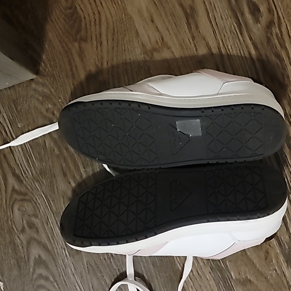 Shoes - Picture 2 of 5